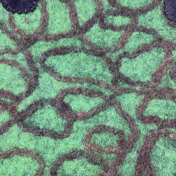 Gorgeous Green Felted Tote bag with Brown Swirl Pattern - Picture 2 of 8